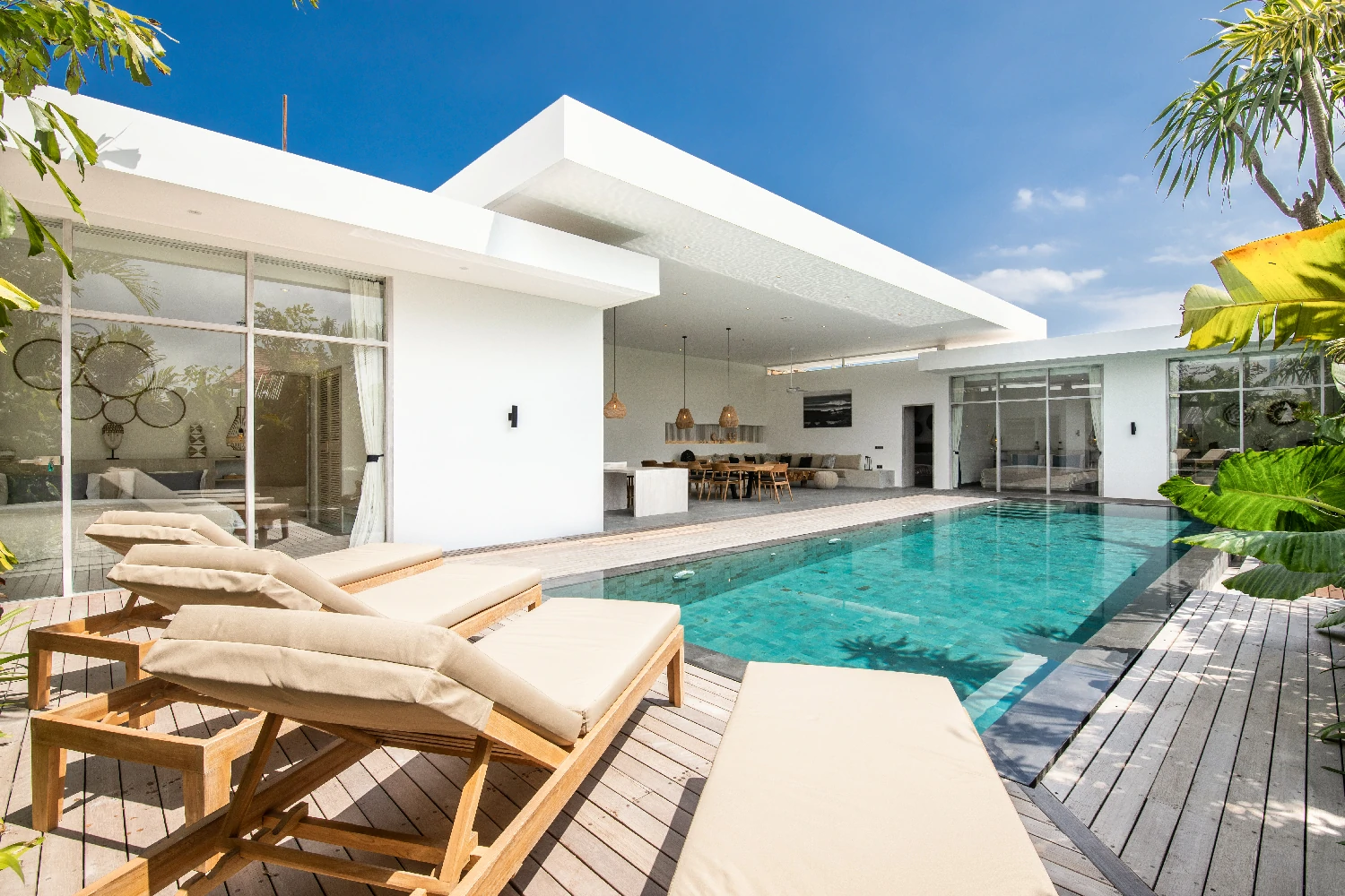 Villa-White-Modern-Luxury-4-Bedrooms-Villa-in-Canggu-Bali-7